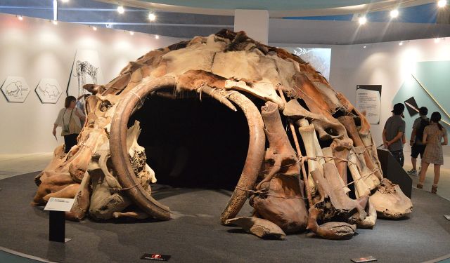 Replica hut made from woolly mammoth bones. (Image from here)